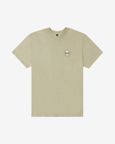 Tシャツ・カットソー New Era College Graphic T-Shirt Sage il_1080xN.6015283115_44xi.jpg